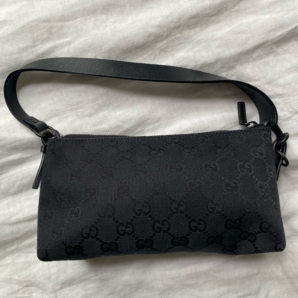 SOLD 💗 Gucci Black Vtg Handbag 10/10 condition